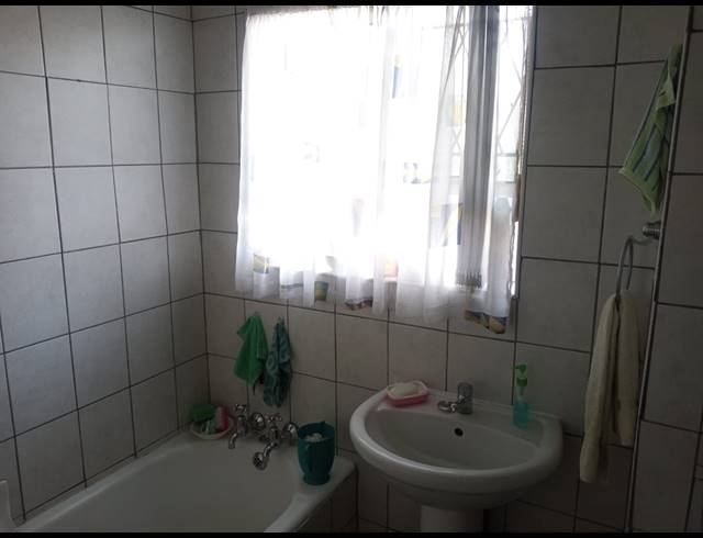2 BEDROOM SECTIONAL TITLE FOR SALE IN PARKDENE